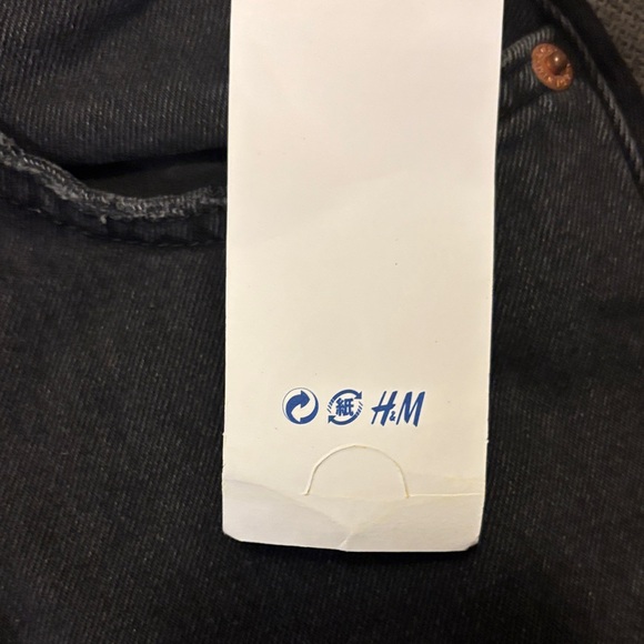 Elegant Black Denim Pencil Skirt - Picture 4 of 4